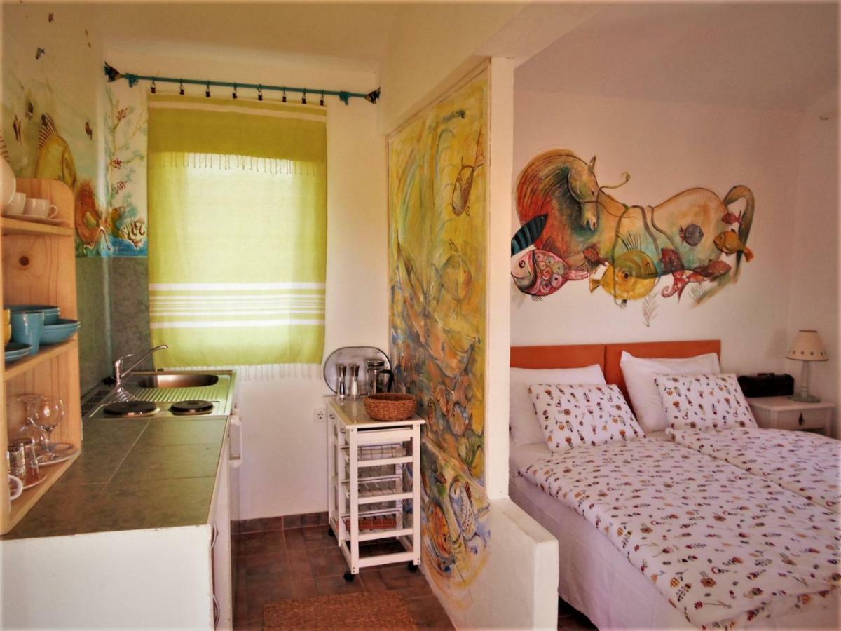 Apartments-Estate Under The Paintbrush ヴィス 部屋 写真