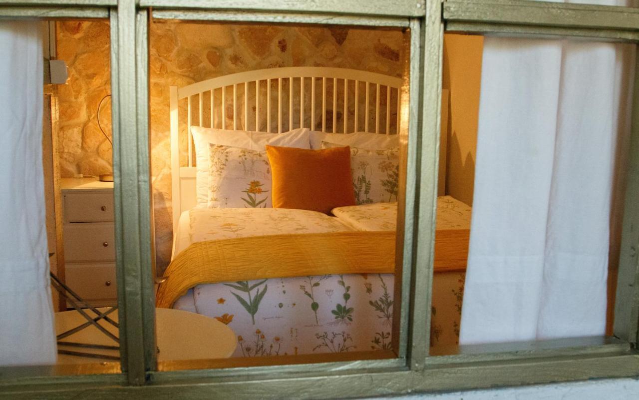 Apartments-Estate Under The Paintbrush ヴィス エクステリア 写真